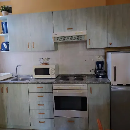 Partkozeli Apartman 公寓