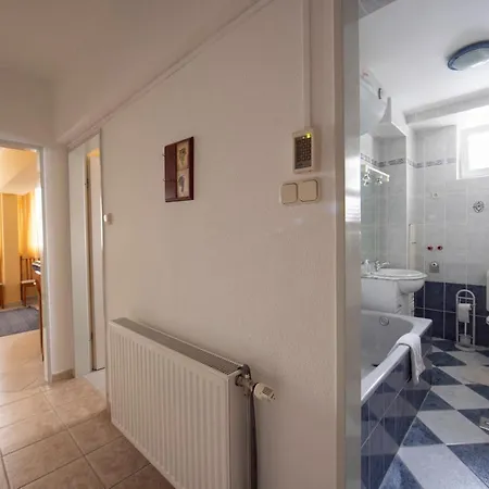 Partkozeli Apartman * 巴拉顿菲赖德