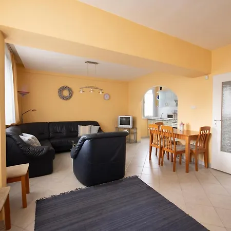 Partközeli Apartman